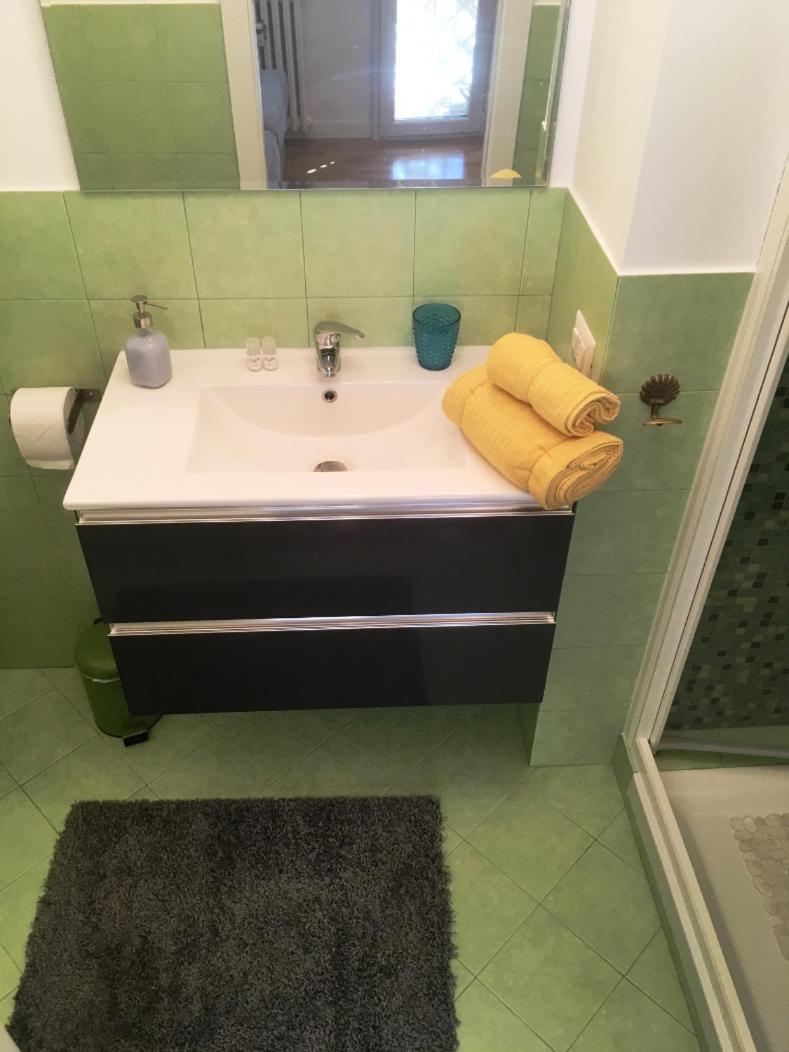 Alloggio Turistico Via Dei Faggi - Room Рим Екстериор снимка